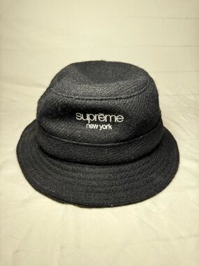 Supreme Black Bucket Hat with Red Logo Tag tweed crusher